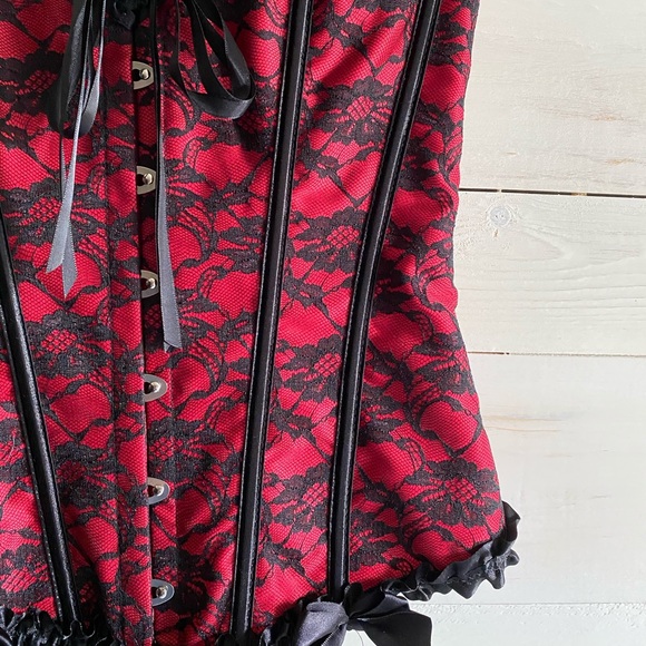Red and black corset - Picture 3 of 4